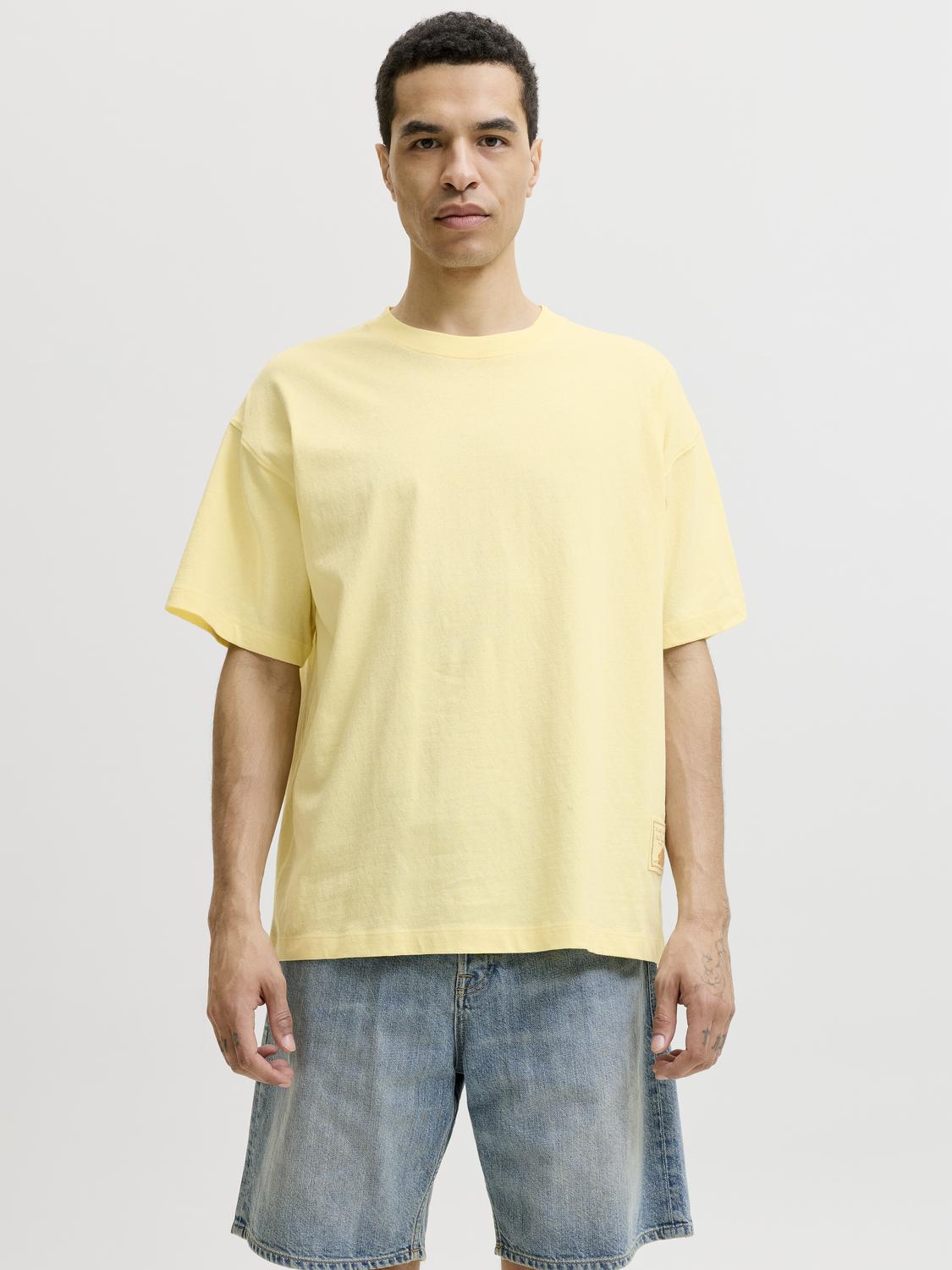 model_shot-front